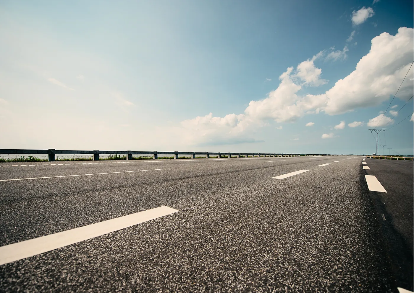 Fibre mastic asphalt road surface